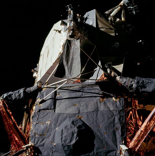 Picture of the alleged "lunar lander"